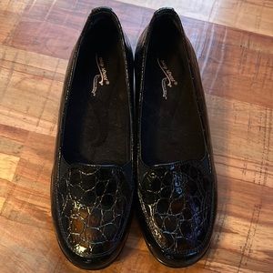 Easy Street Comfort Wave Flats